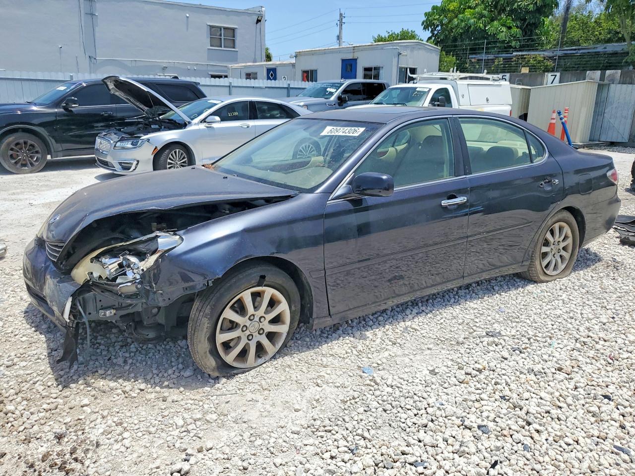 2004 Lexus ES 350, VIN JTHBA30G645046668 — Перед