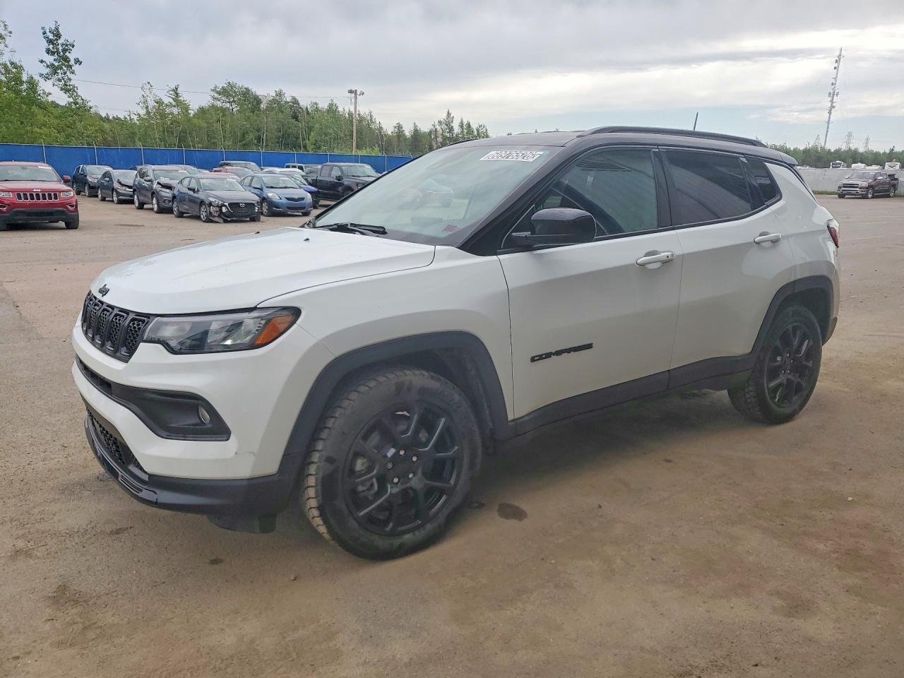 2024 Jeep Compass Latitude Lux, VIN 3C4NJDFN5RT578138 — Normal wear