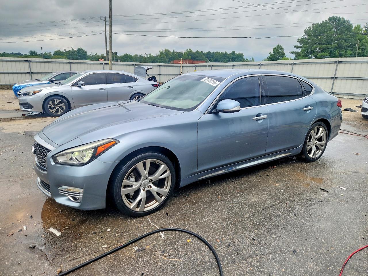 2017 Infiniti Q70 3.7, VIN JN1BY1PP2HM170216 — Side