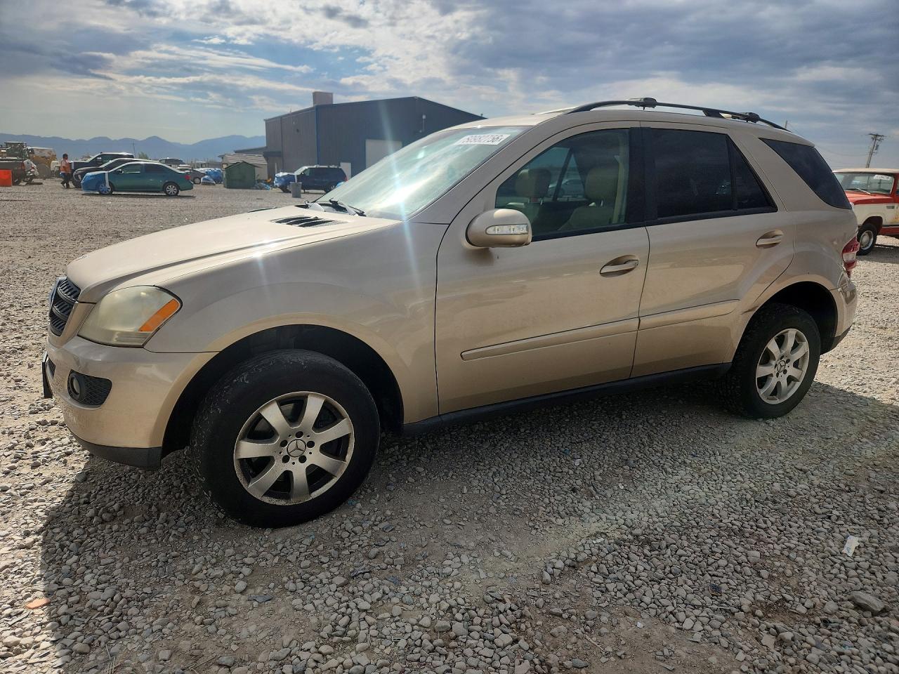 2006 Mercedes-Benz M 350, VIN 4JGBB86E36A065623 — Minor dents and scratches