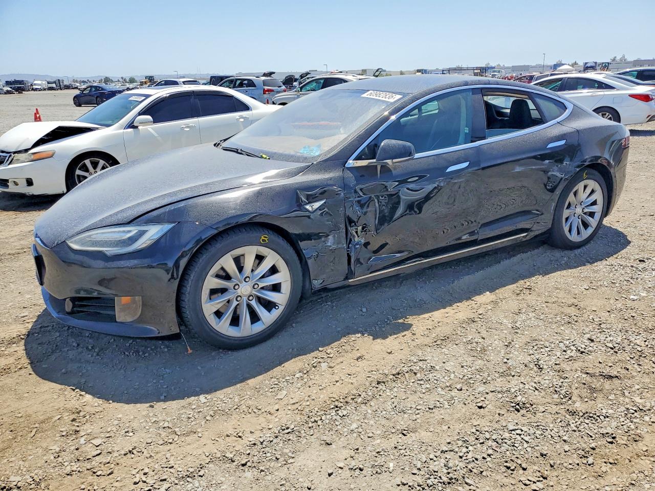2016 Tesla Model S 90D, VIN 5YJSA1E29GF145281 — Бок