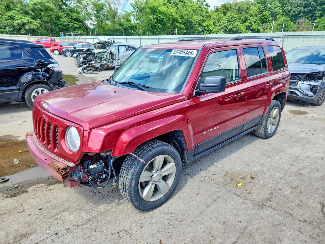 2012 Jeep Patriot Latitude, VIN 1C4NJRFB4CD525074 — Front end