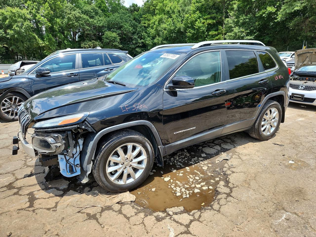 2017 Jeep Cherokee Limited, VIN 1C4PJMDS3HW556455 — Front end