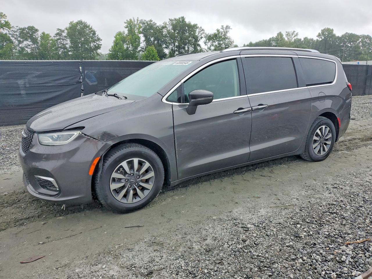 2021 Chrysler Pacifica Touring L, VIN 2C4RC1BG7MR539824 — Front end