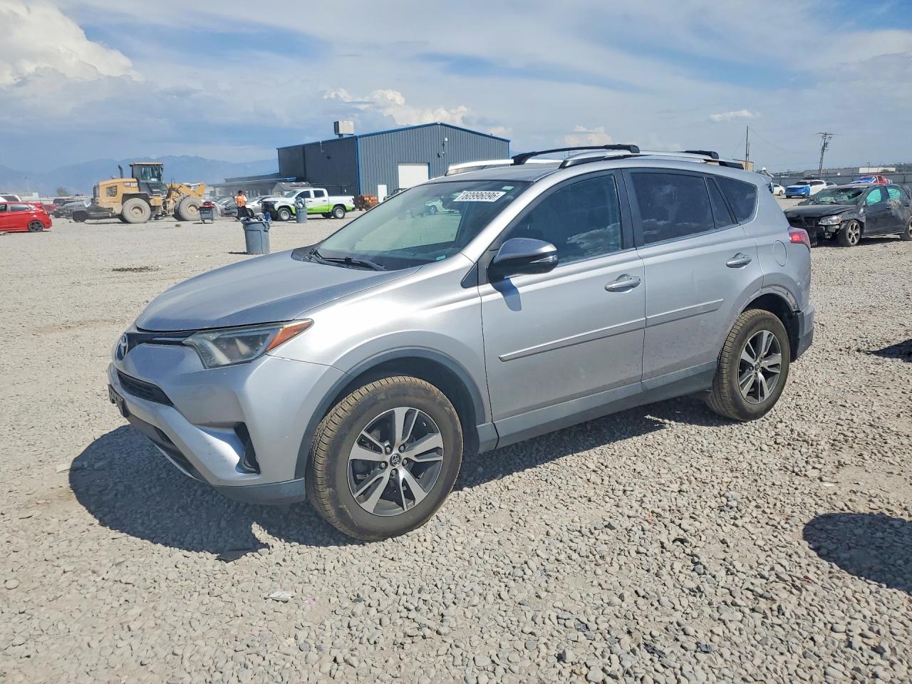 2016 Toyota RAV4 XLE, VIN 2T3RFREV5GW427288 — Зад