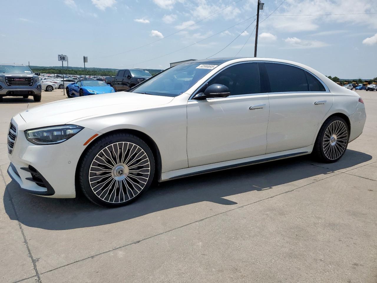 2022 Mercedes-Benz S 580, VIN W1K6G7GB6NA098643 — Side