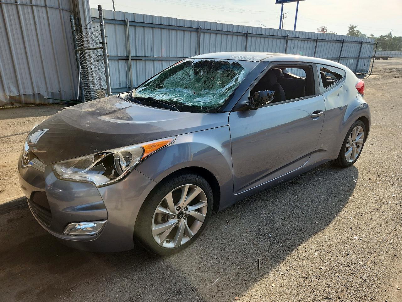 2017 Hyundai Veloster Value Edition, VIN KMHTC6AD5HU309567 — Vandalism
