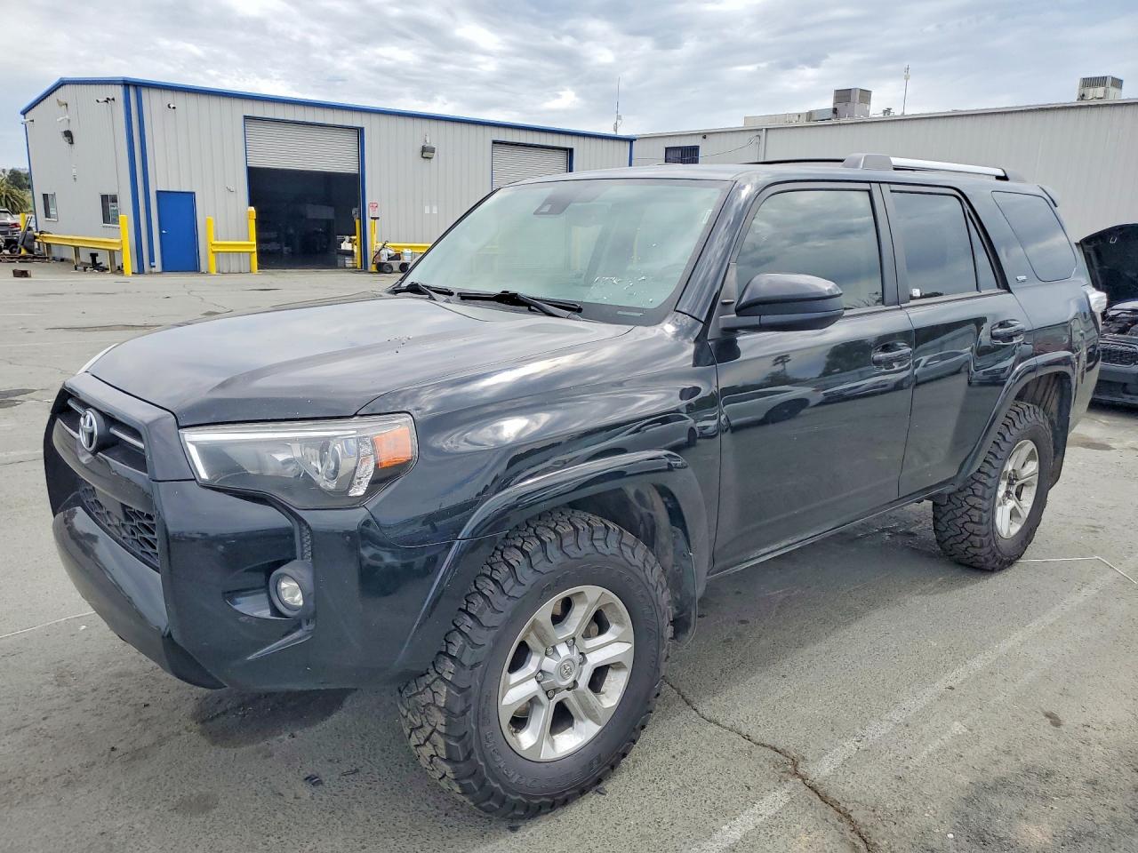 2021 Toyota 4Runner SR5, VIN JTEMU5JR3M5886822 — Normal wear