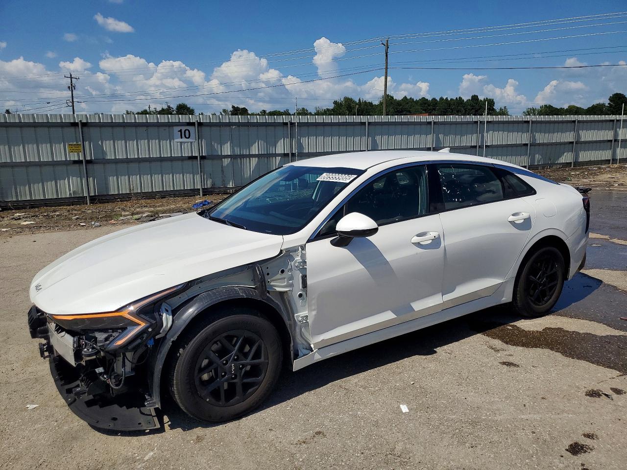 2026 Kia K5 LXS, VIN KNAG24J75T5442613 — Обычный износ