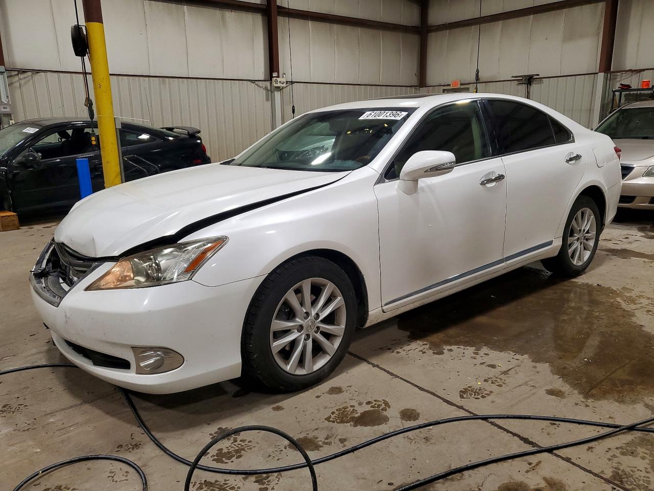 2010 Lexus ES 330, VIN JTHBK1EG3A2345588 — Перед