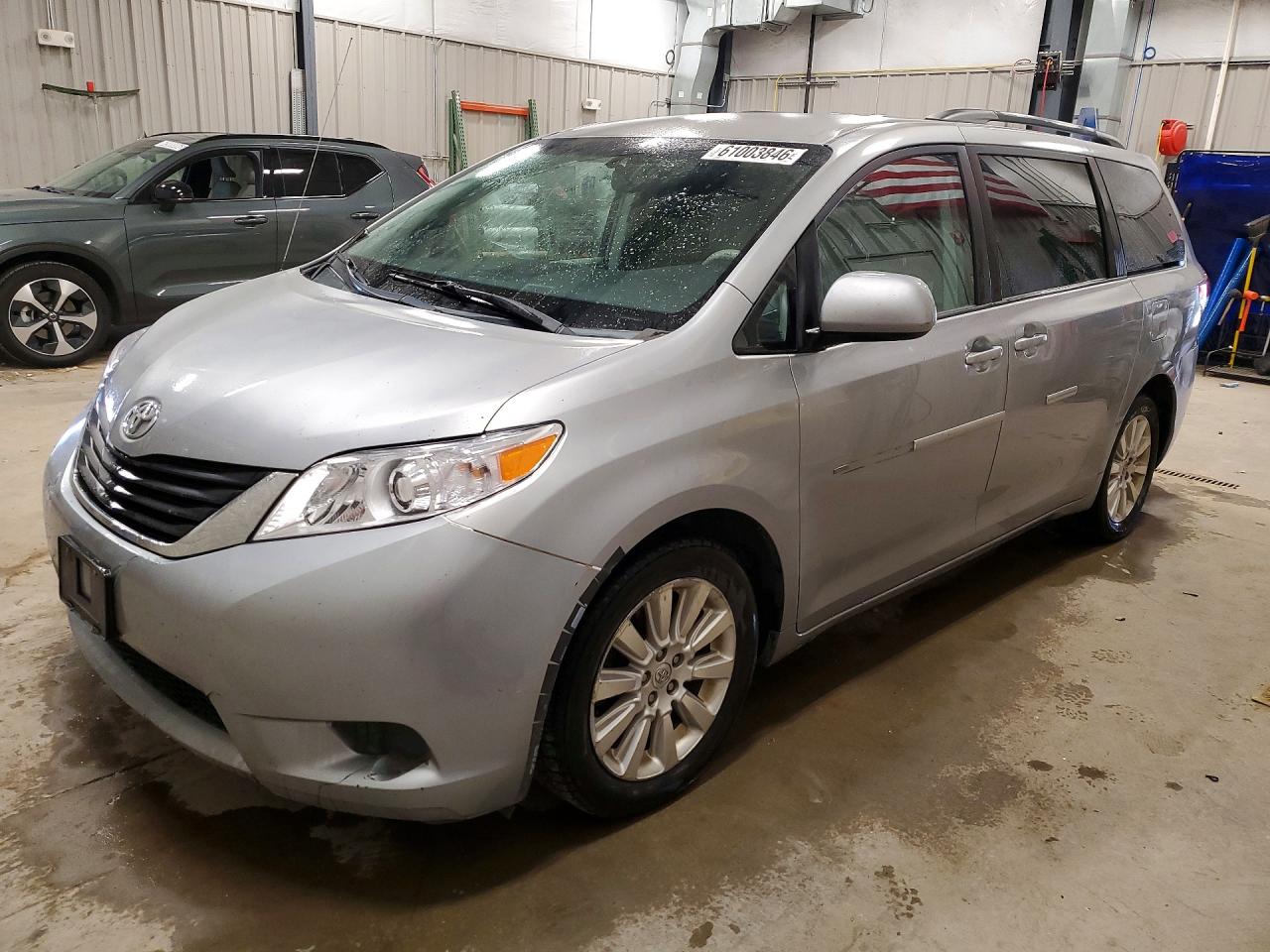 2011 Toyota Sienna LE, VIN 5TDJK3DC1BS014512 — Front end