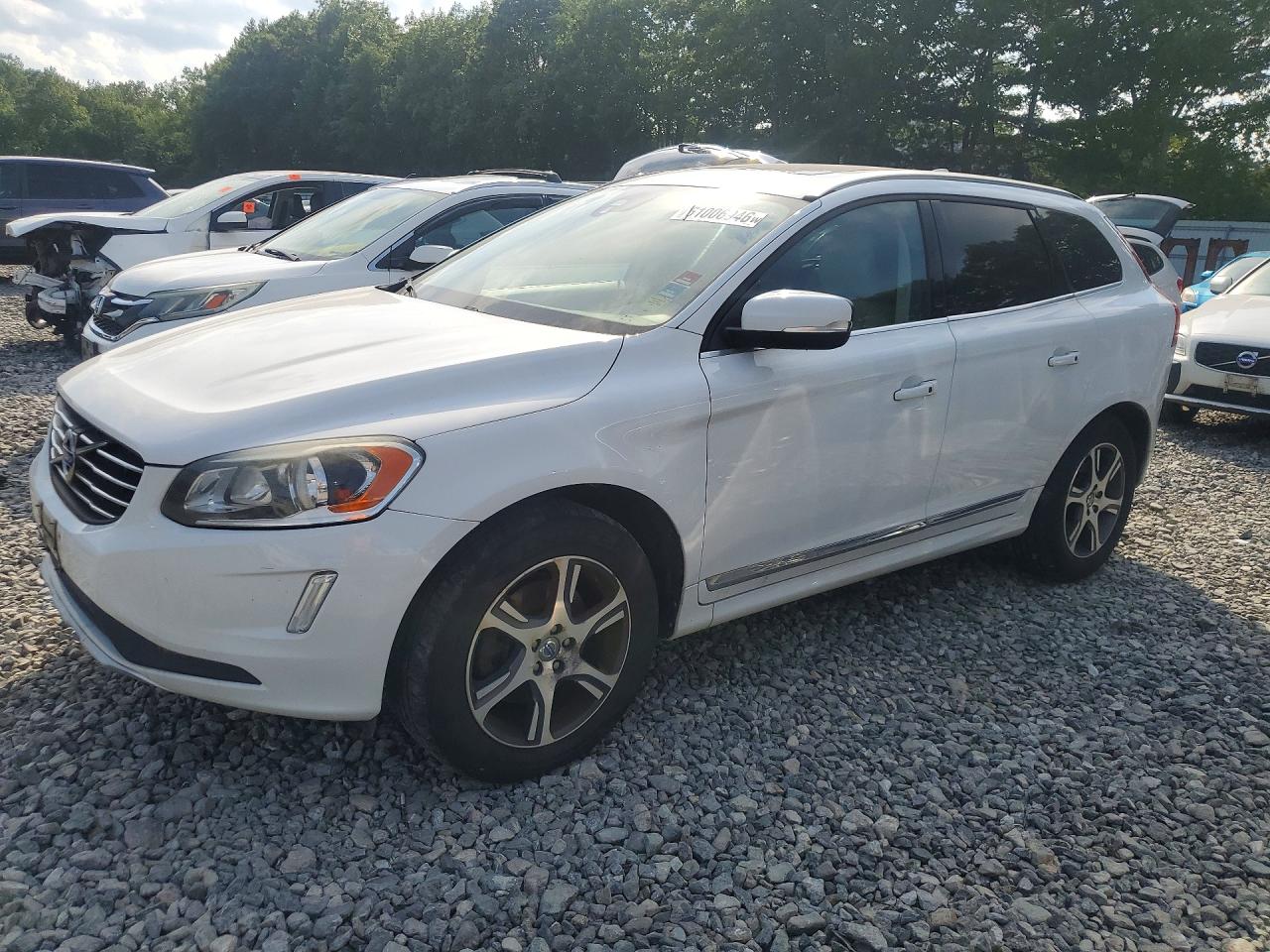 2015 Volvo XC60 T6 Premier Plus, VIN YV4902RC8F2571598 — Front end