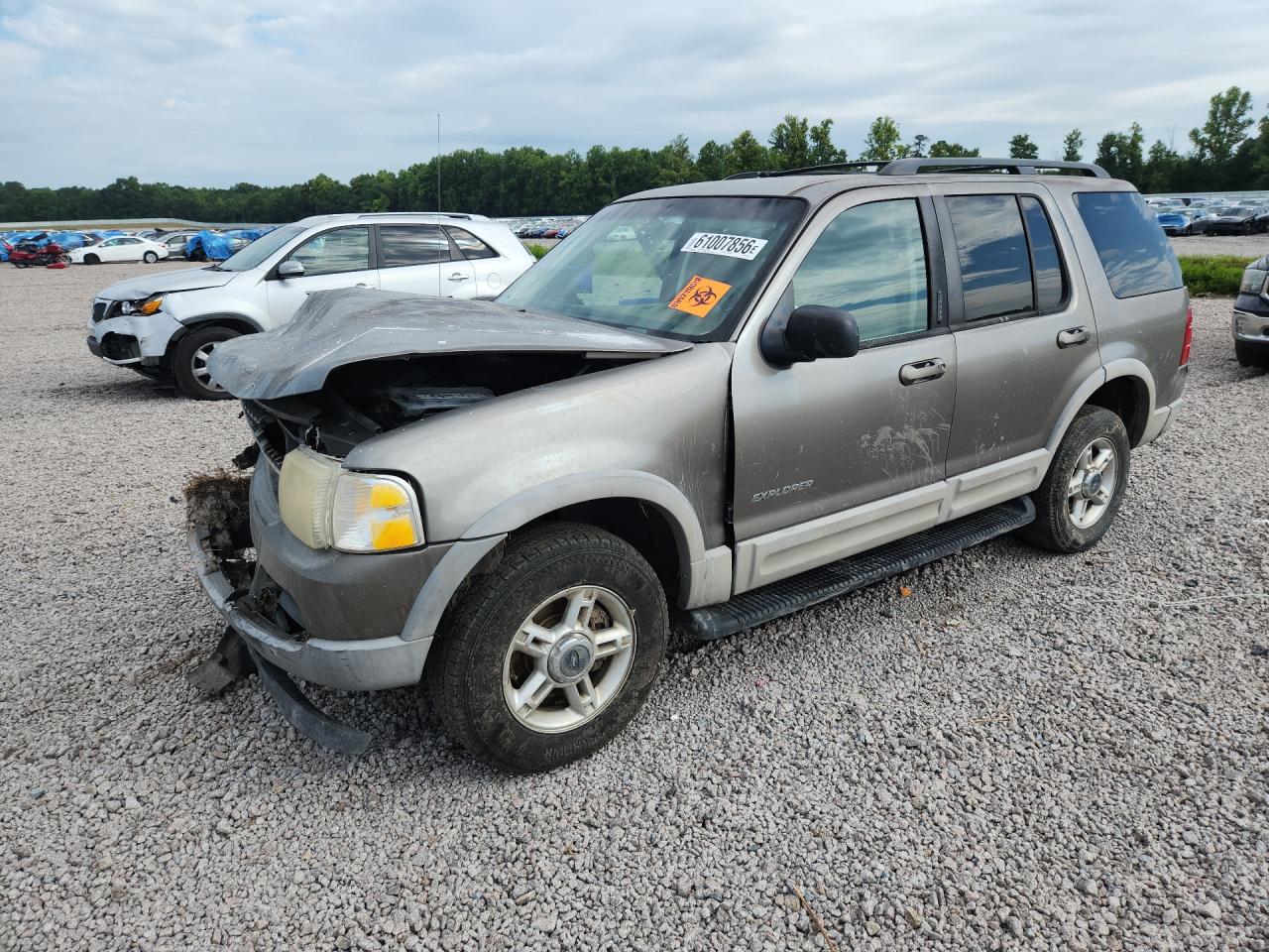 2002 Ford Explorer XLT, VIN 1FMZU63E72ZB28476 — Front end