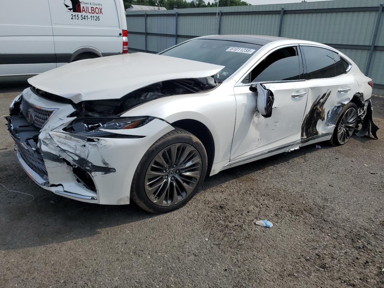 2019 Lexus LS 500, VIN JTHC5LFF7K5006393 — Front end