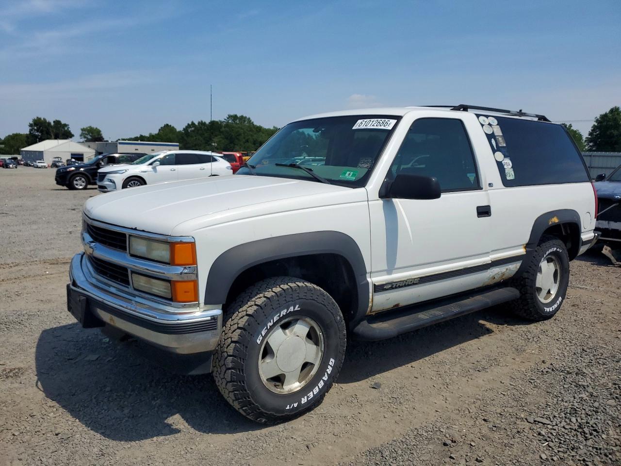 1999 Chevrolet Tahoe, VIN 3GNEK18R0XG216890 — Rear end