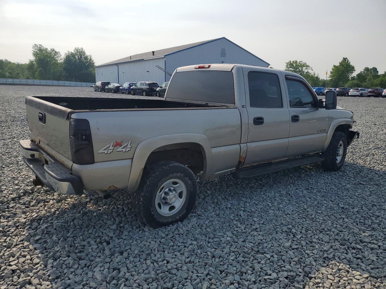 2002 Chevrolet Silverado 1500HD LS, VIN 1GCGK13U42F171363 — Перед