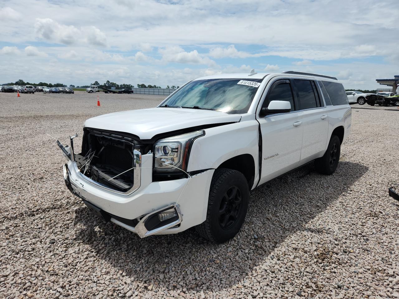 2016 GMC Yukon XL SLT, VIN 1GKS2GKC3GR242469 — Front end