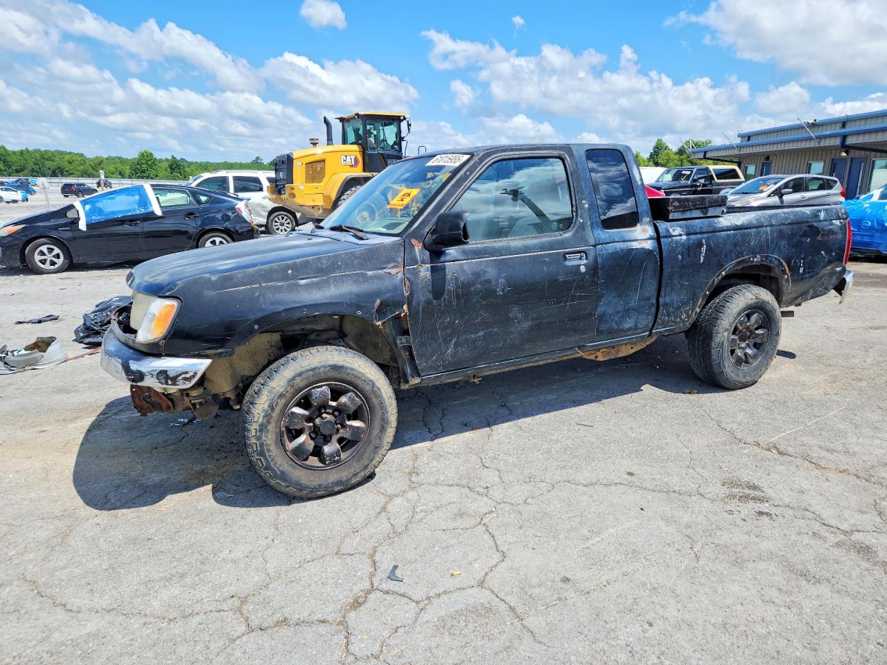 1999 Nissan Frontier XE, VIN 1N6ED26Y8XC303973 — Front end