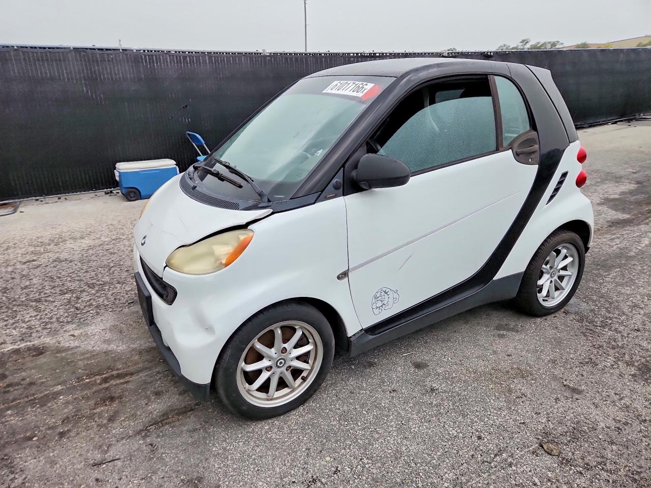 2009 Smart fortwo Pure, VIN WMEEJ31X39K210210 — Minor dents and scratches