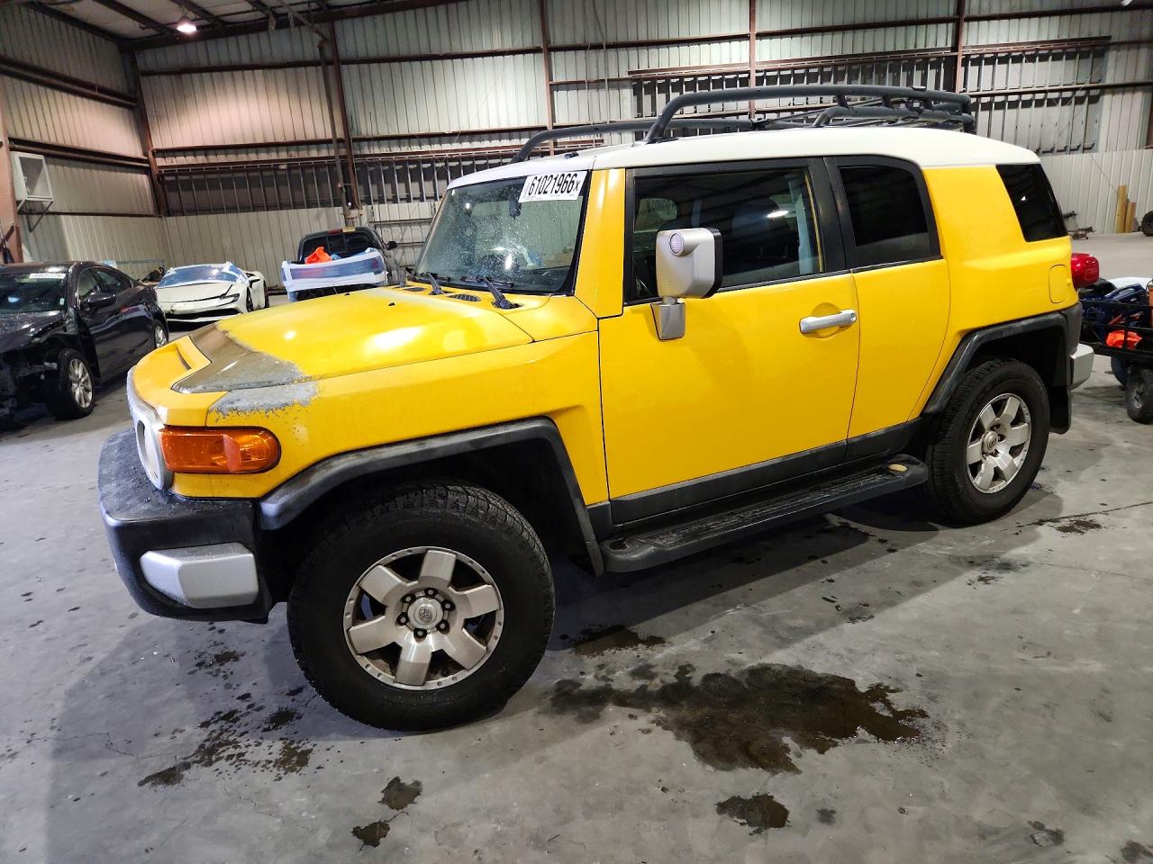 2008 Toyota FJ Cruiser, VIN JTEZU11F08K007451 — Minor dents and scratches
