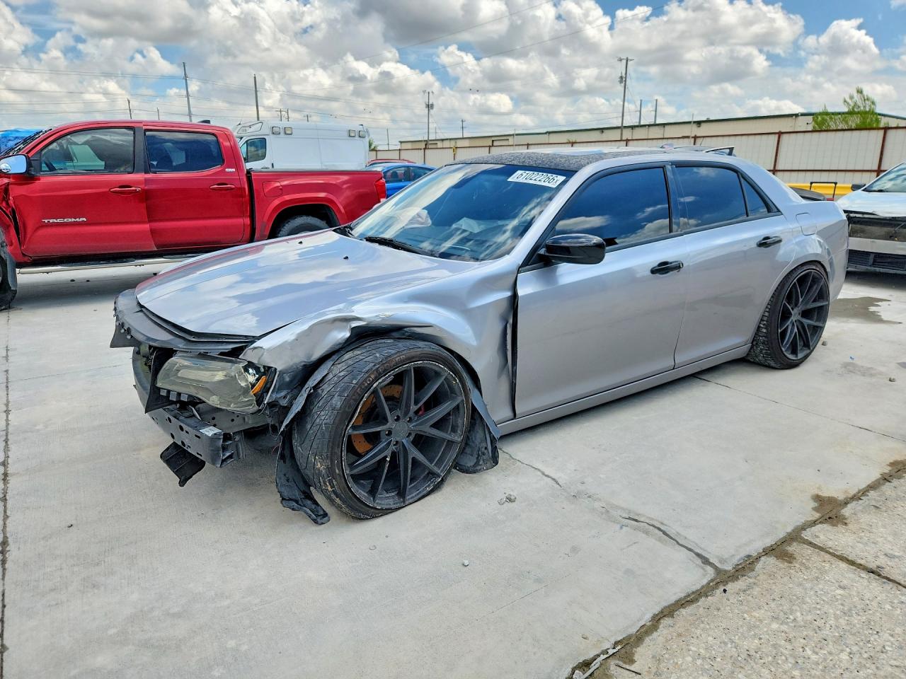 2016 Chrysler 300 Limited, VIN 2C3CCAAG5GH211923 — Перед