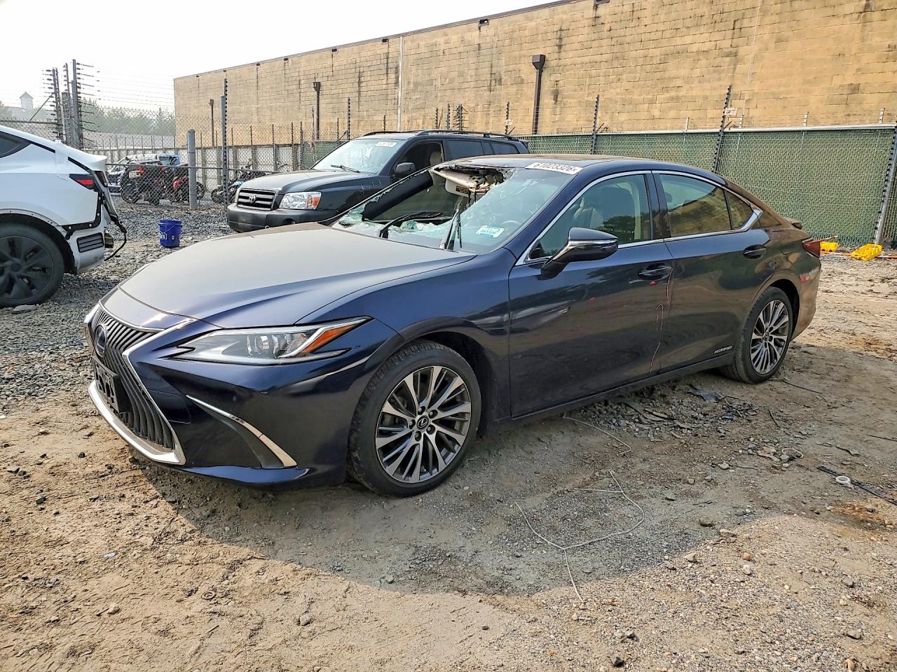 2019 Lexus ES 300h Ultra Luxury, VIN JTHB21B13K2029383 — Roof