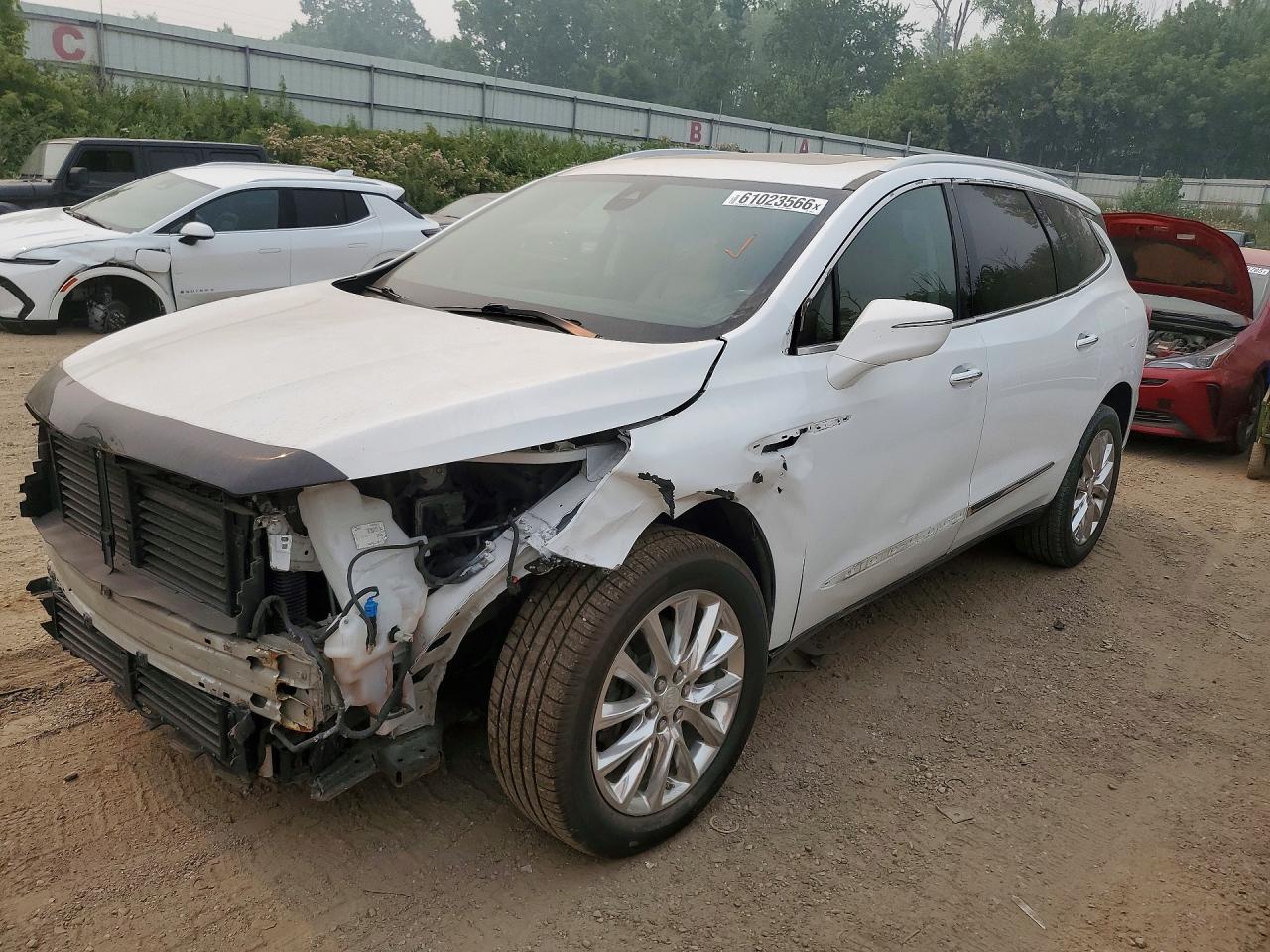 2018 Buick Enclave Premium, VIN 5GAEVBKW5JJ167570 — Перед