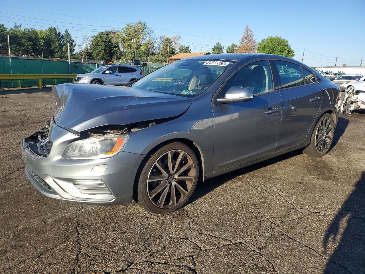 2018 Volvo S60 Dynamic, VIN YV140MTL1J2460637 — Front end