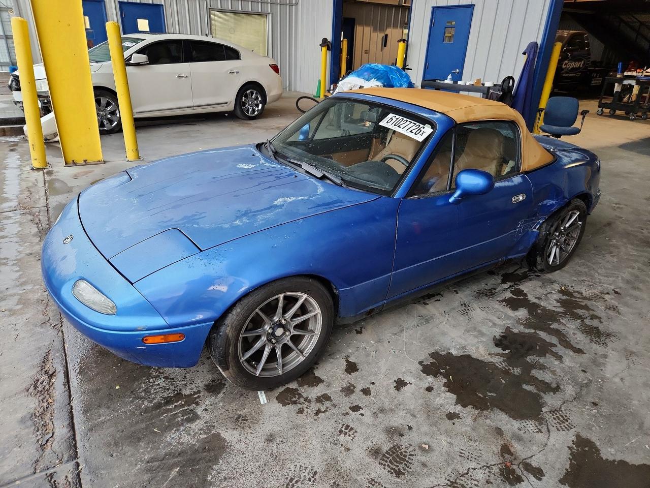 1994 Mazda MX-5 Miata, VIN JM1NA3532R0507972 — Side