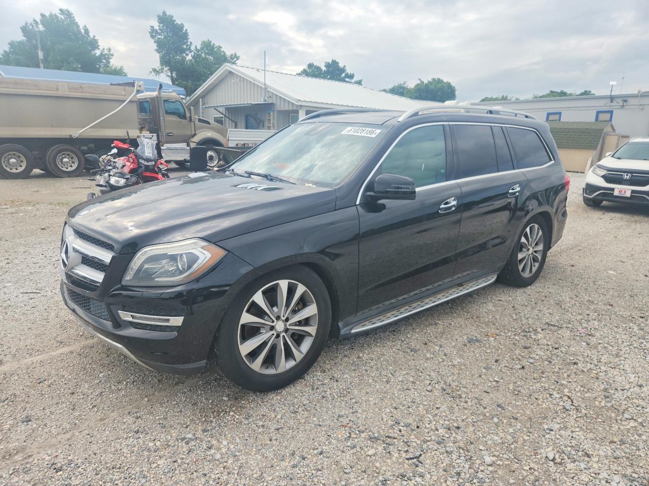 2013 Mercedes-Benz GL 450, VIN 4JGDF7CE9DA258982 — Minor dents and scratches