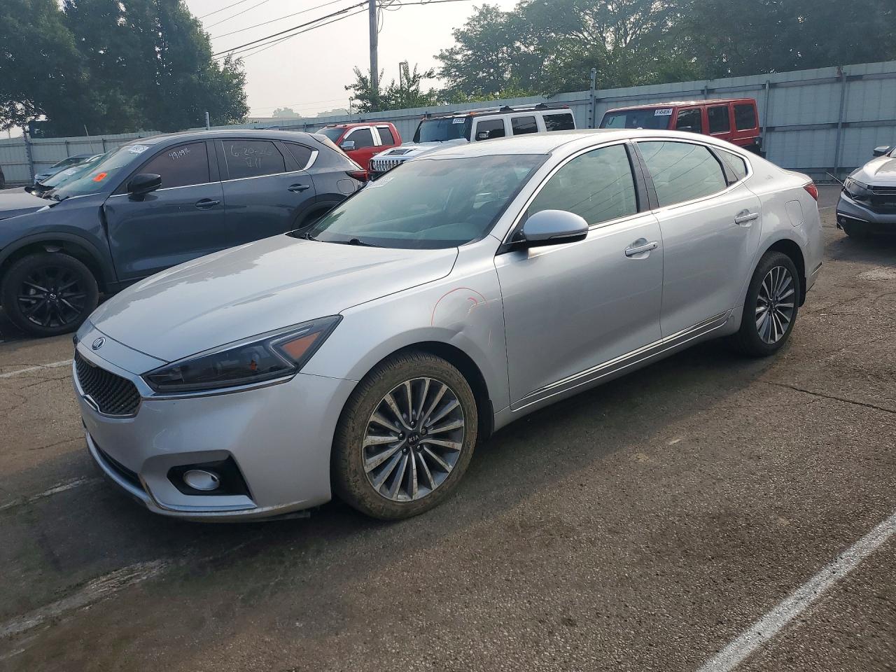 2017 Kia Cadenza Premium, VIN KNALB4J1XH5052138 — Front end