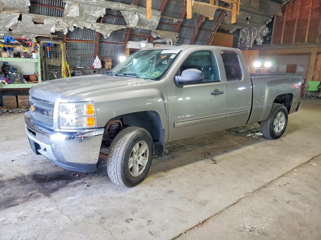 2013 Chevrolet Silverado 1500 LT, VIN 1GCRKSE7XDZ171617 — Rear end