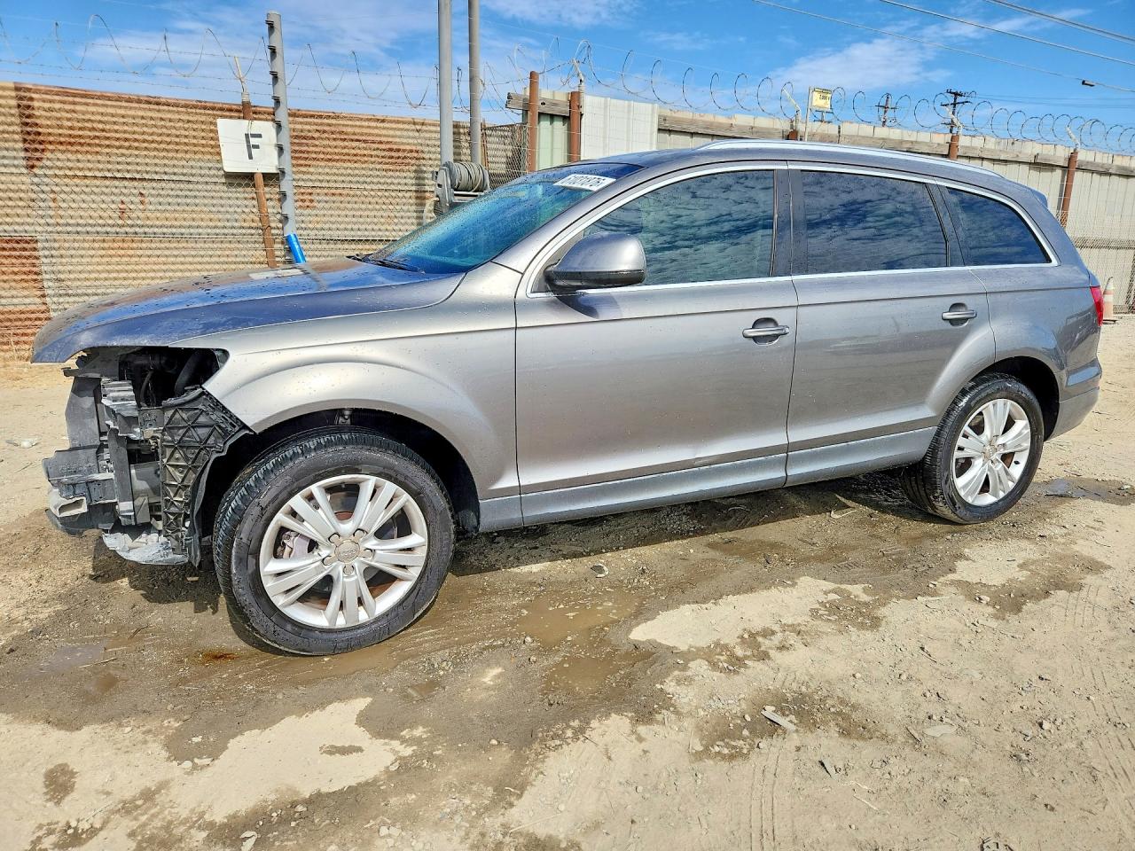 2010 Audi Q7 Premium, VIN WA1CYAFE7AD001522 — Перед