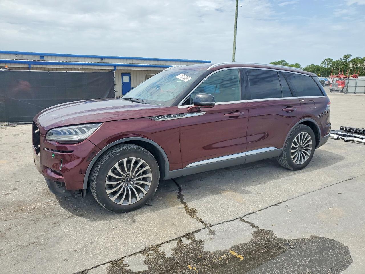 2022 Lincoln Aviator Reserve, VIN 5LM5J7WCXNGL17191 — Front end
