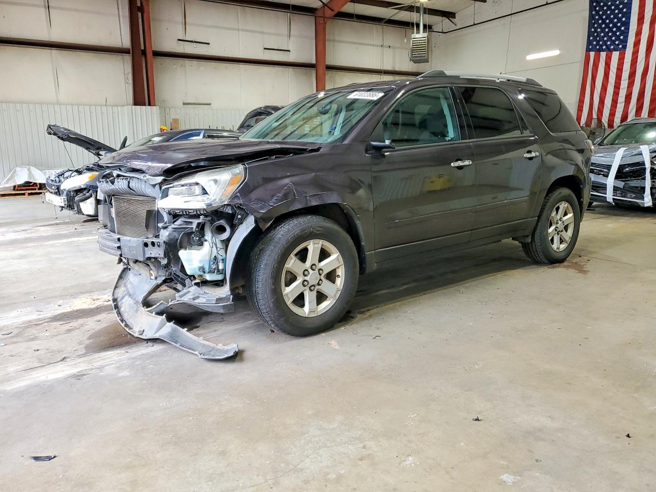 2015 GMC Acadia SLE, VIN 1GKKRPKD3FJ225334 — Front end