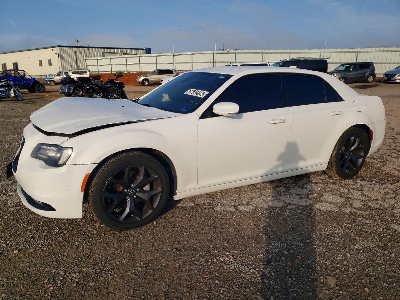 2021 Chrysler 300 S, VIN 2C3CCABG0MH622477 — Перед