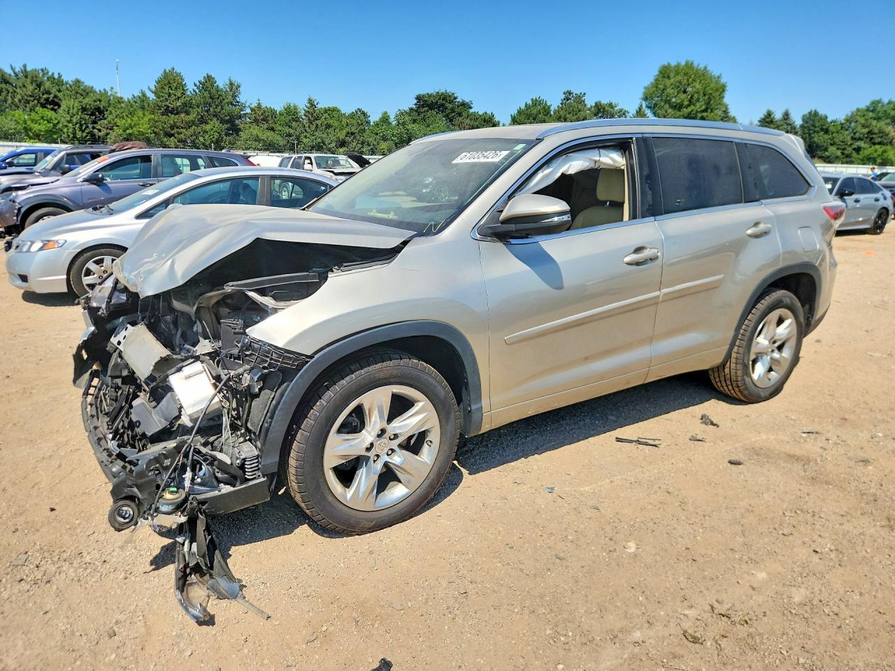 2015 Toyota Highlander Limited Platinum, VIN 5TDYKRFH5FS046086 — Front end