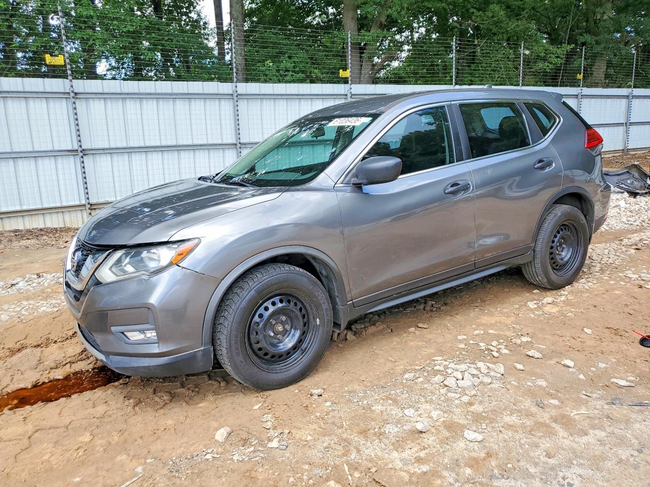 2017 Nissan Rogue S, VIN JN8AT2MT8HW131668 — Перед