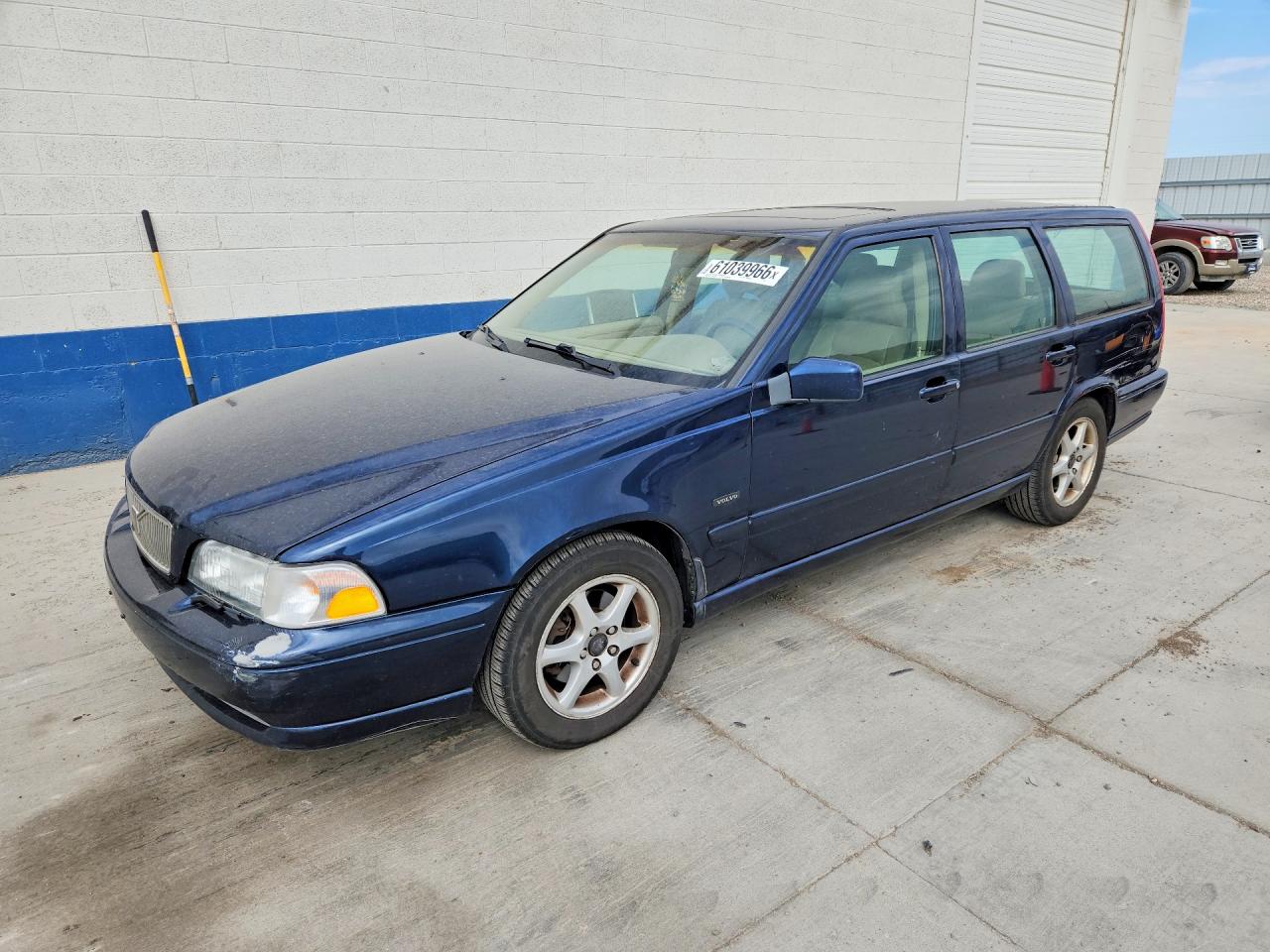 1998 Volvo V70 GLT, VIN YV1LW5671W2498794 — Side
