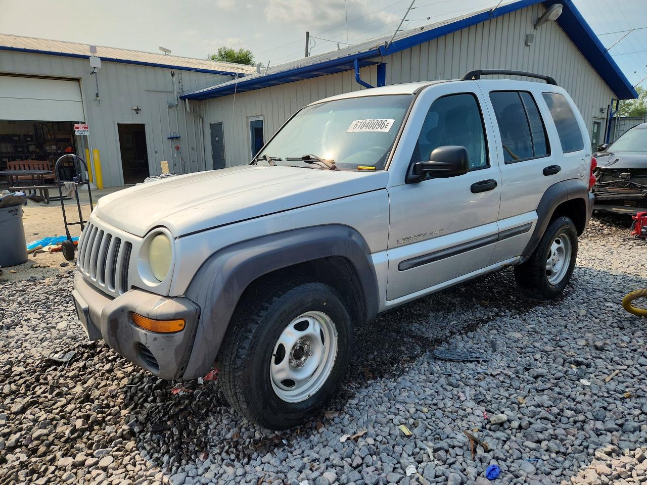 2002 Jeep Liberty Sport, VIN 1J4GL48K22W256248 — Перед