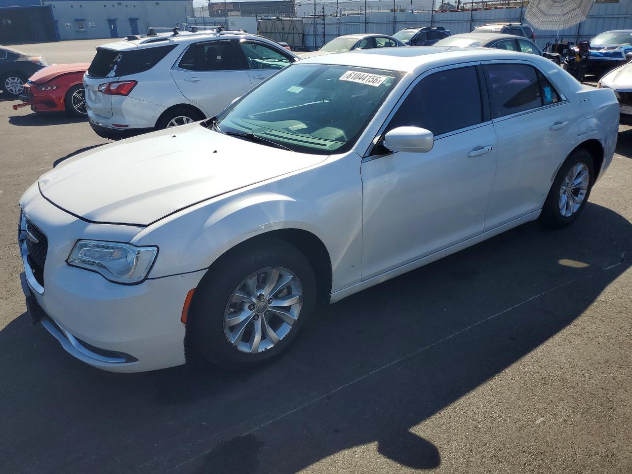 2015 Chrysler 300 Limited, VIN 2C3CCAAG5FH785775 — Front end