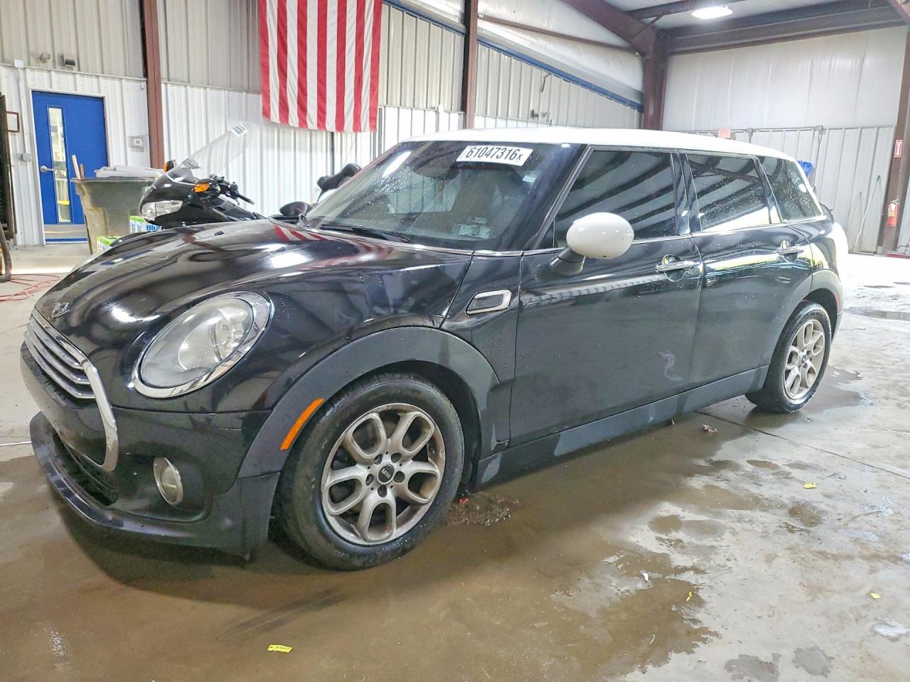 2016 MINI Clubman, VIN WMWLN5C58G2E29534 — Front end