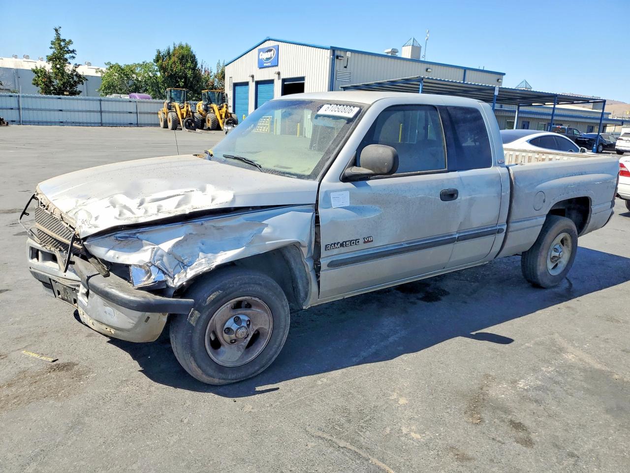 2000 Dodge 1500, VIN 3B7HC13Y4YG105083 — Перед