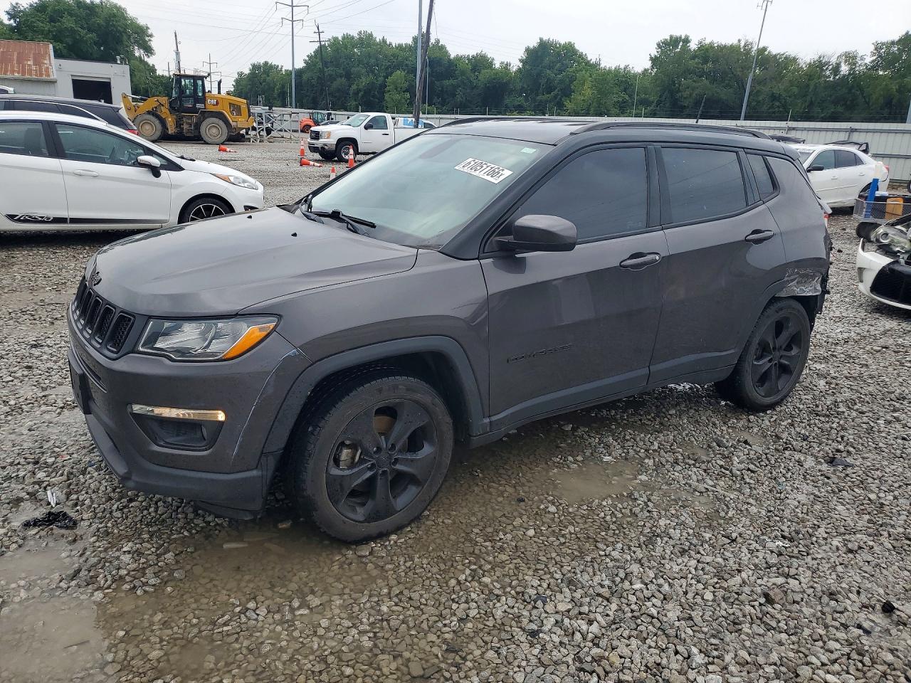 2019 Jeep Compass Altitude, VIN 3C4NJCBB5KT756142 — Перед