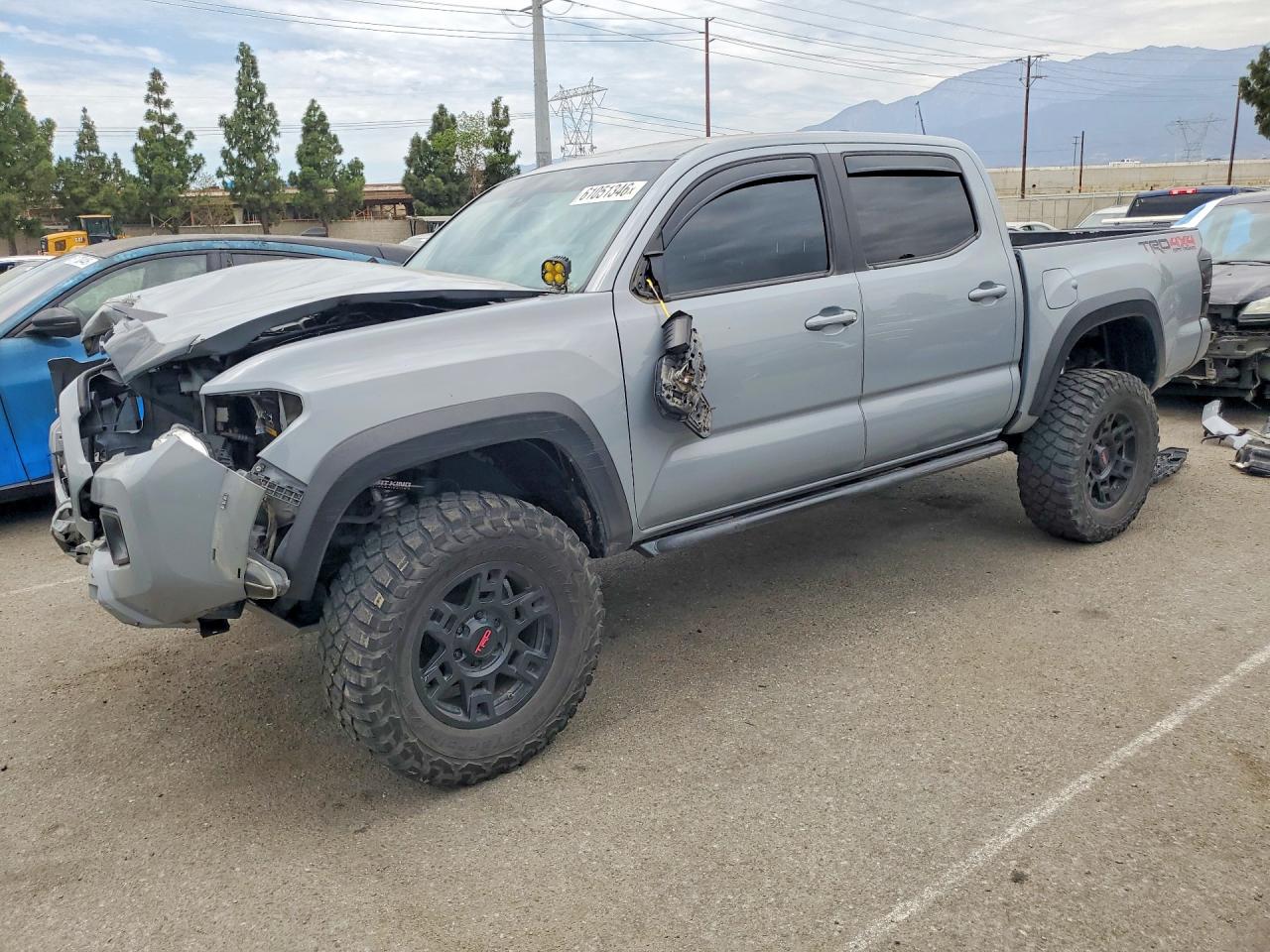 2018 Toyota Tacoma TRD Sport, VIN 3TMCZ5AN7JM161552 — Перед