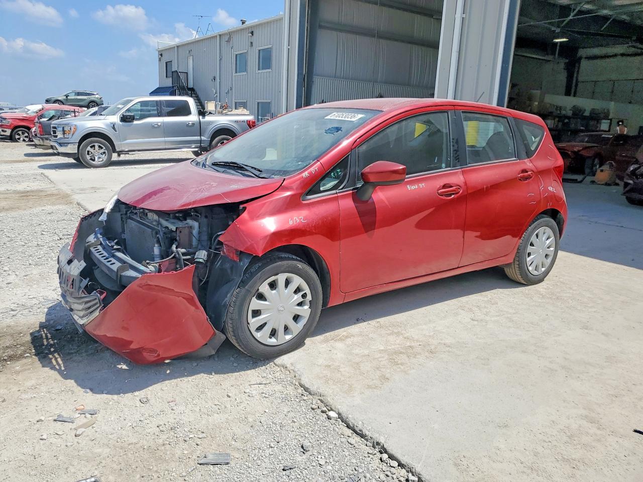 2015 Nissan Note SV, VIN 3N1CE2CP0FL393631 — Front end