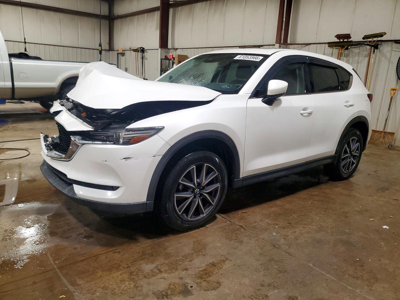 2017 Mazda CX-5 Grand Touring, VIN JM3KFBDL3H0200879 — Перед