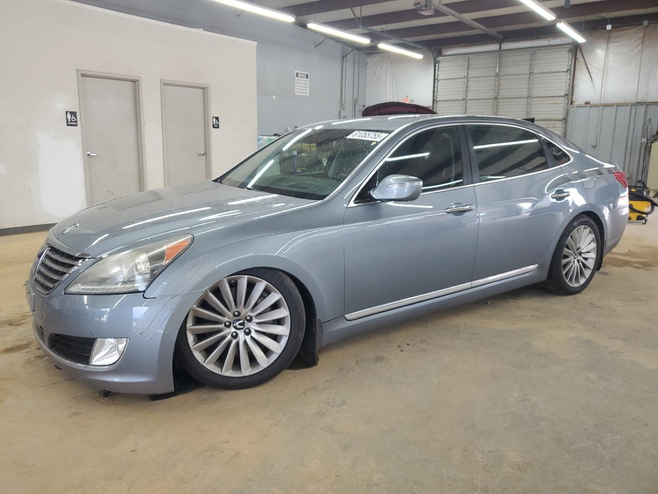 2016 Hyundai Equus Signature, VIN KMHGH4JH1GU100979 — Side