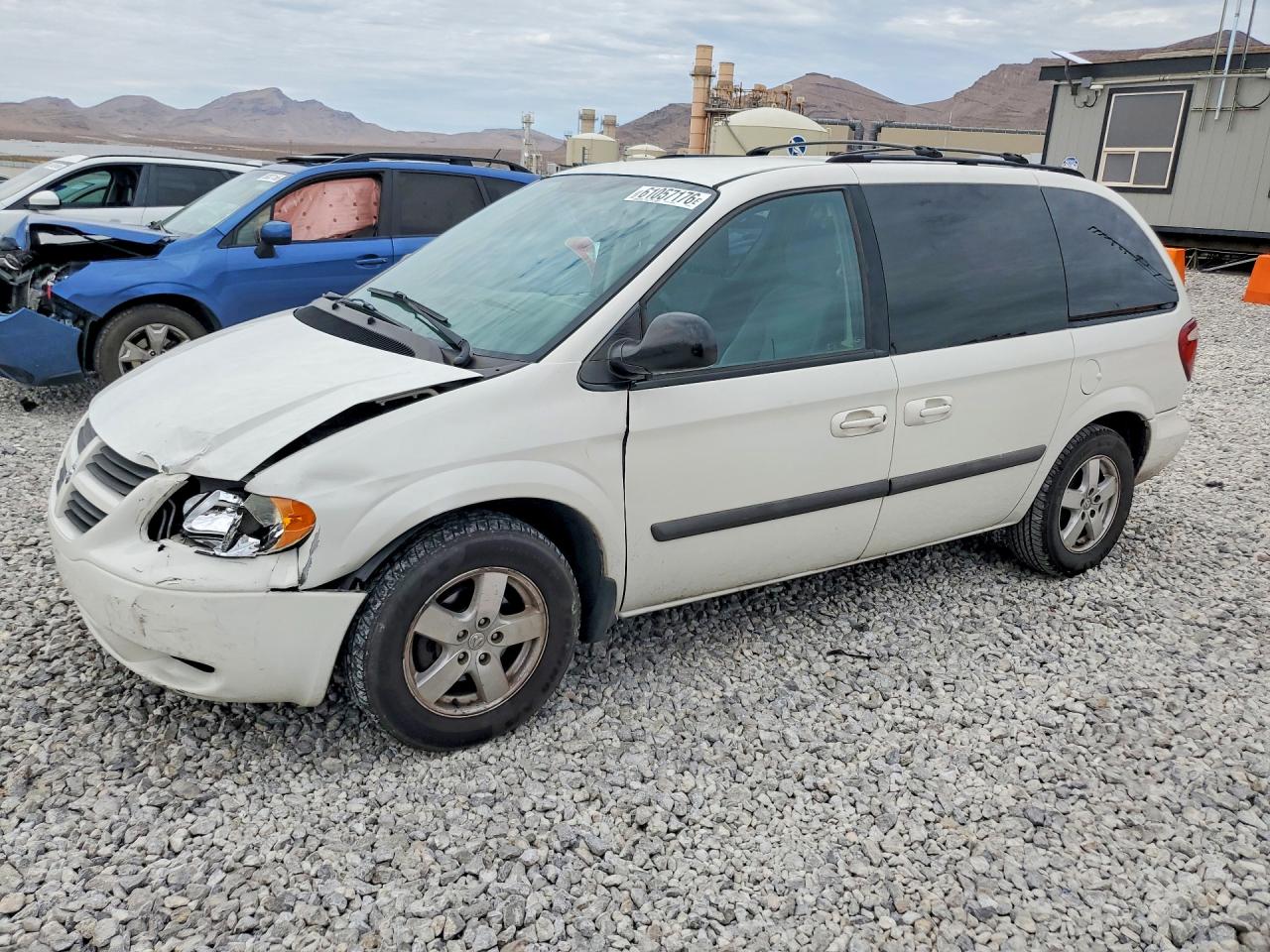 2006 Dodge Caravan SXT, VIN 1D4GP45R26B609115 — Перед