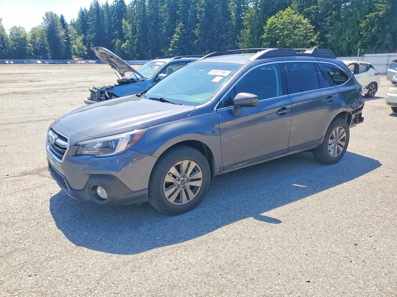 2018 Subaru Outback Premium, VIN 4S4BSACC5J3276006 — Зад
